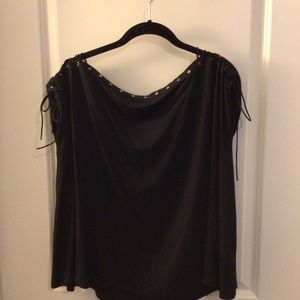 Listicle Black Blouse
